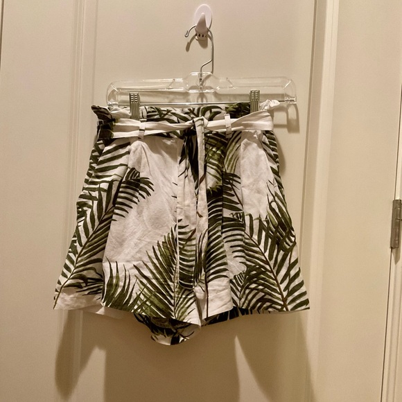H&M Tropical Leaf Print Linen High Waisted Baggy Shorts Size 4 - Picture 1 of 4